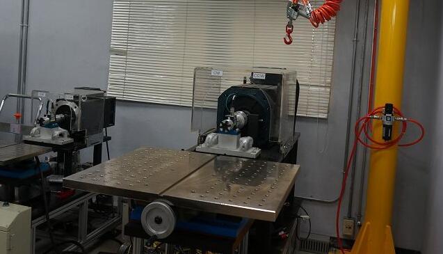 如果是比較大型的馬達，進行堵轉(zhuǎn)會產(chǎn)生強大的扭力，這時就必須透過一些專門的夾具設(shè)備固定之后進行測試。