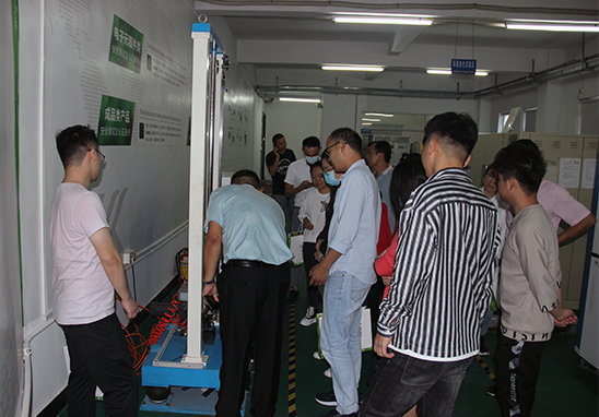 參觀UK實(shí)驗(yàn)室