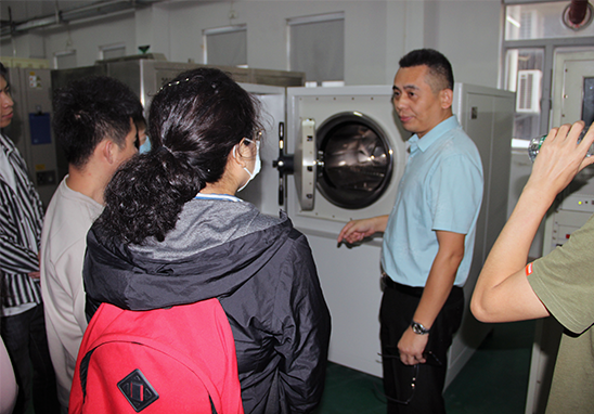 參觀UK實(shí)驗(yàn)室