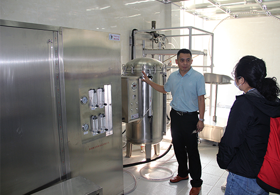 參觀UK實(shí)驗(yàn)室