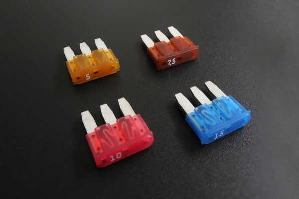 汽車保險(xiǎn)絲過載測試