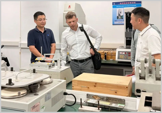 RINA(意大利船級社)一行到訪優(yōu)科南京汽車檢測實驗室-3.jpg RINA(意大利船級社)一行到訪優(yōu)科南京汽車檢測實驗室-3.jpg